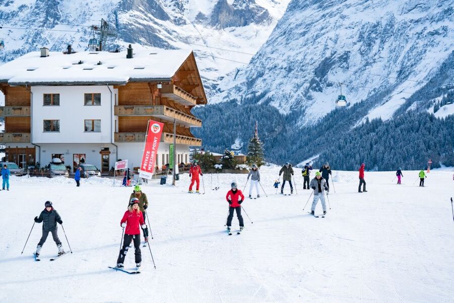 From Interlaken: 8-Hour Skiing in Grindelwald for Beginner's - Magic carpets and drag lifts: the underrated part of beginner success