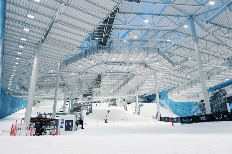 Oslo: Day Pass for Downhill Skiing at SNØ Ski Dome - The snow zone experience: 50,000 square meters of indoor winter