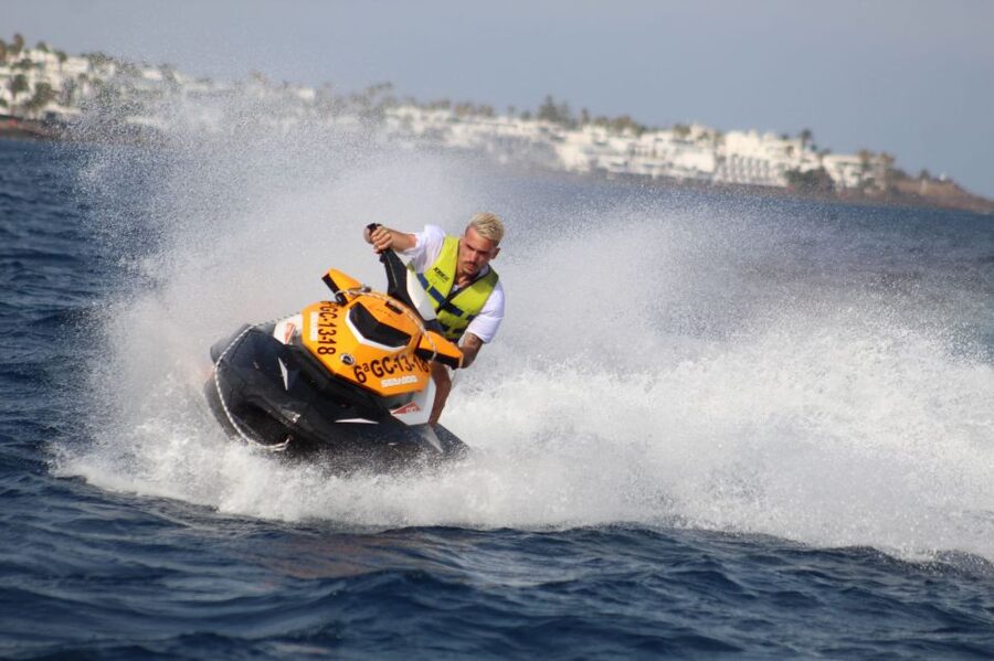 Puerto del Carmen: Single or Double Jet Ski Rental - Where You Meet at Paracraft Lanzarote and How You Get to the Water