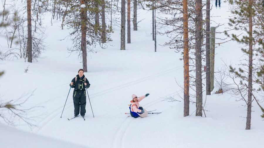 Saariselkä: Cross-Country Skiing for beginners - Where you ski matters: gliding on chosen tracks in Lapland