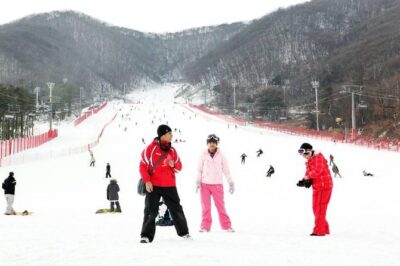 Ski Tour to Jisan Ski Resort from Seoul - Morning pickup in Myeong-dong: how the day really starts