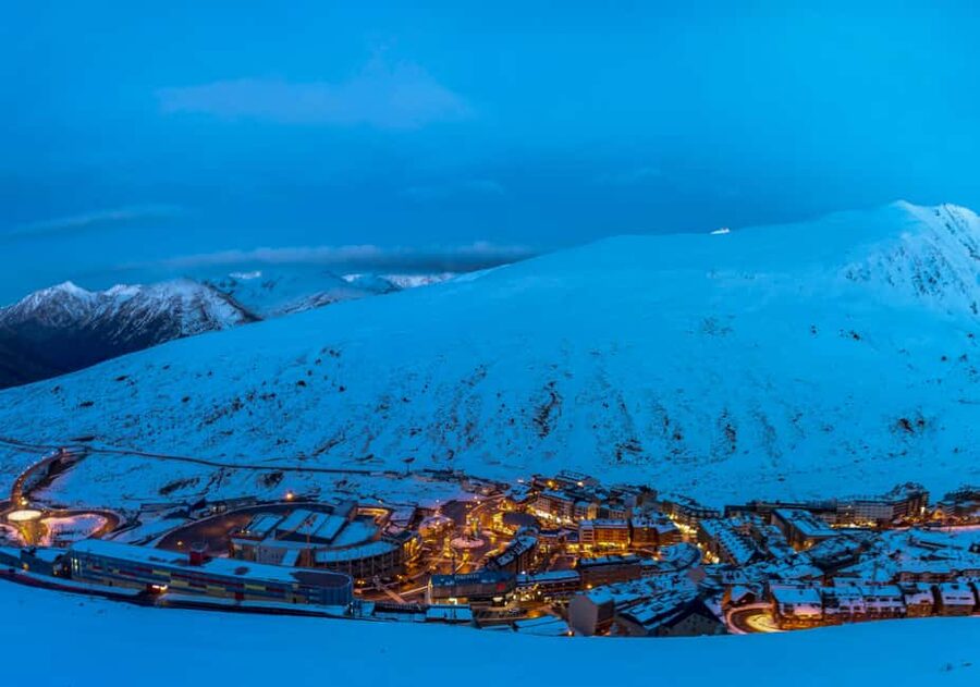 Tbilisi: 2-Day Gudauri Ski Resort Private Tour - Georgian-Russian Friendship Monument: Panoramas That Make the Climb Worth It
