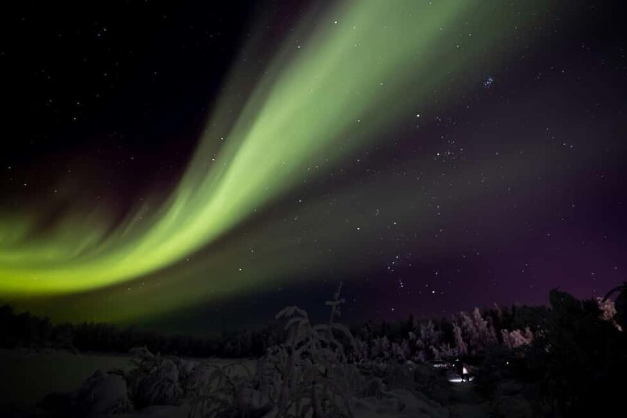 Ylläs: Guided Night Skiing Tour Under the Arctic Sky - The kota warm-up: sausages, tea, and why breaks matter at night